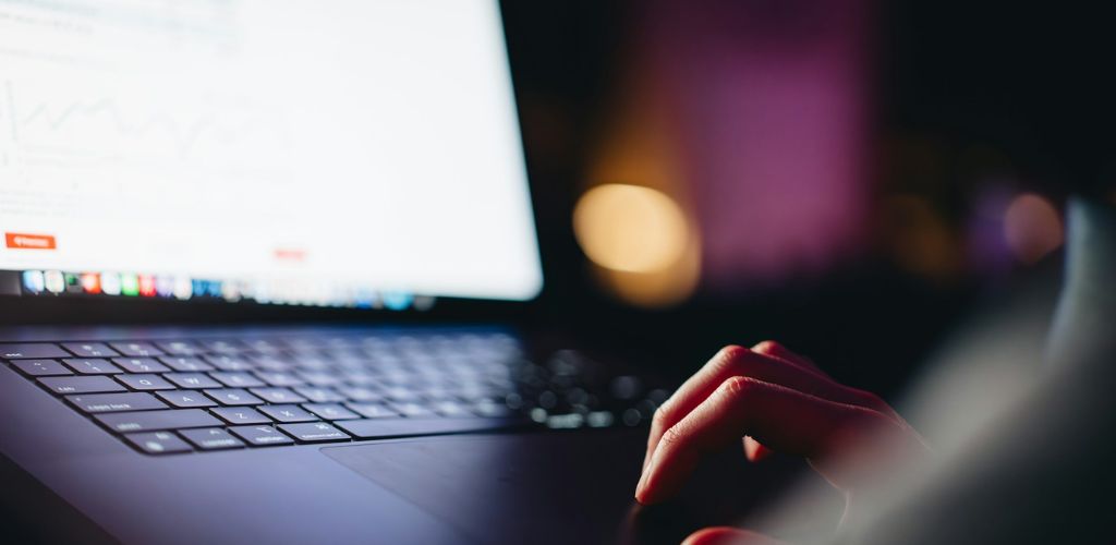 Person, die Kommentare in WordPress deaktiviert WordPress Kommentare deaktivieren