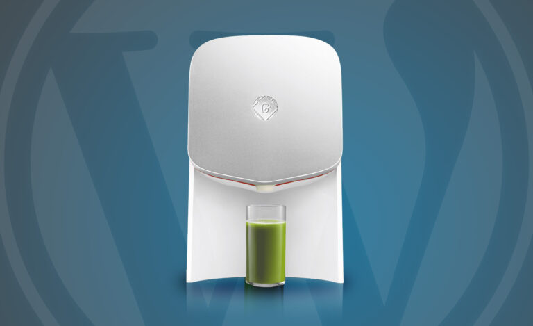 Symbolbild einer weißen Saftpresse mit grünem Saftglas vor blauem Hintergrund mit WordPress Logo, als Metapher für Full Site Editing