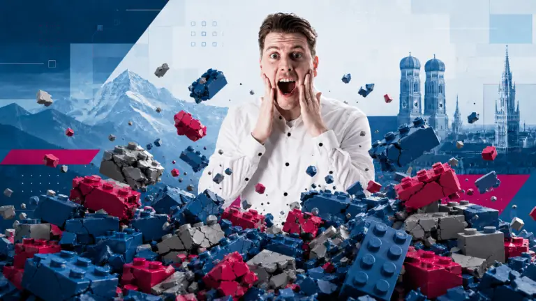 Überraschter Mann zwischen zerbrochenen Klemmbausteinen vor alpiner und digitaler München-Kulisse als Symbol für WordPress Block Themes und FSE.